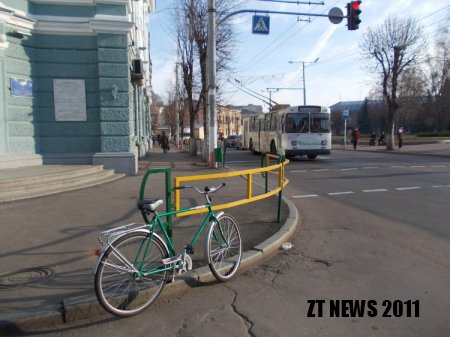 Дебою подарували велосипед від житомирян
