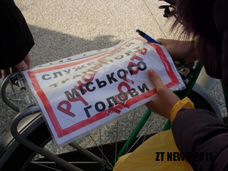 Дебою подарували велосипед від житомирян