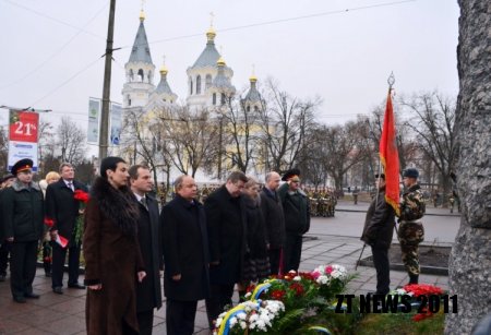 Урочисте покладання квітів до пам’ятного знаку «Радянським воїнам від житомирян»