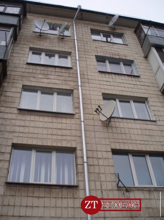 В Житомирі мешканці будинку воюють з підприємцями за своє житло