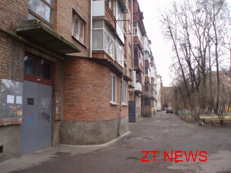 В Житомирі мешканці будинку воюють з підприємцями за своє житло