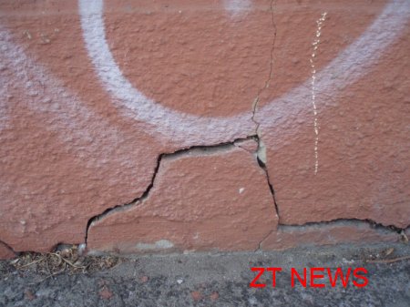 Мешканці багатоповерхівки в центрі Житомира намагалися перекрити вулицю Київську