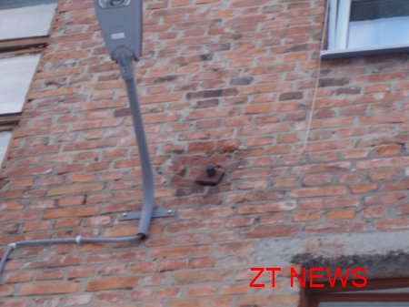 Мешканці багатоповерхівки в центрі Житомира намагалися перекрити вулицю Київську