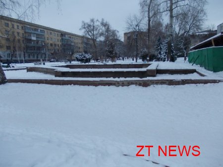 В Житомирі біля кінотеатра "Жовтень" почали часткову реконструкцію фонтану
