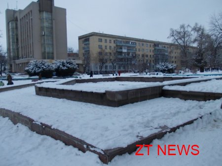 В Житомирі біля кінотеатра "Жовтень" почали часткову реконструкцію фонтану