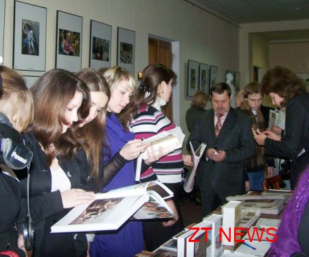 Фотовиставка газети «День» відкрита в Житомирі