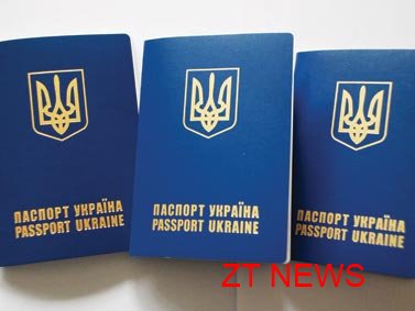 За оформлення закордонного паспорта в Житомирі беруть потрійну плату