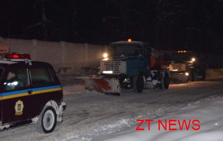 Прибирання снігу вночі