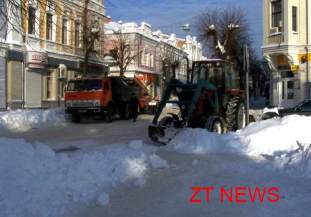 У Житомирі продовжується прибирання вулиць від снігу