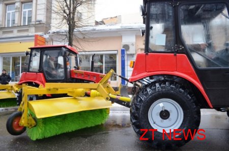 ЖЕКи отримали ще 4 нових трактори
