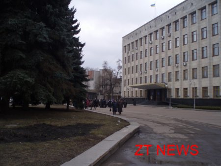 Сьогодні з самого ранку під Житомирською мерією зібралися підприємці