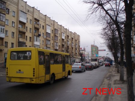 Із-за невеликої аварії в центрі житомира рух тролейбусів зупинився на годину