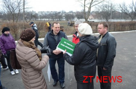 Ніхто з депутатів, які буцімто намагаються відродити парк у фруктовому саду, не прийшов, щоб його прибрати