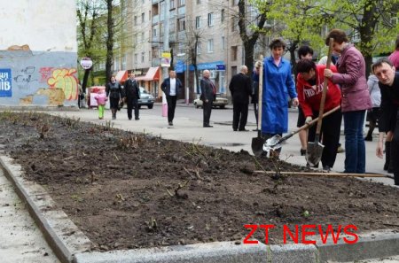 Мер Житомира сьогодні саджав троянди