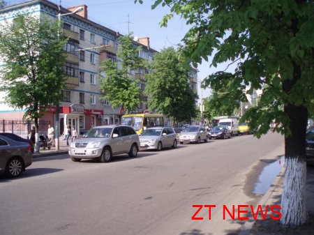 В центрі Житомира із-за обриву лінії трамвая зупинився рух тролейбусів