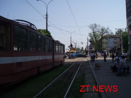 В центрі Житомира із-за обриву лінії трамвая зупинився рух тролейбусів
