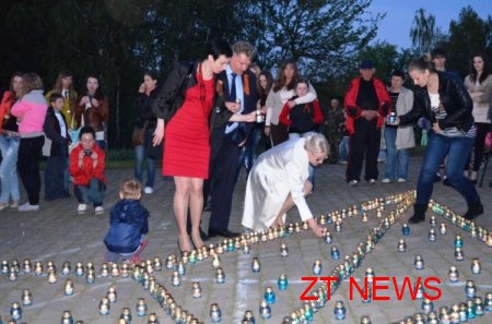 Вчора на Монументі Слави загорілася 10-метрова зірка