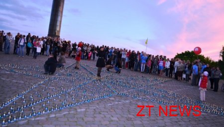 Вчора на Монументі Слави загорілася 10-метрова зірка