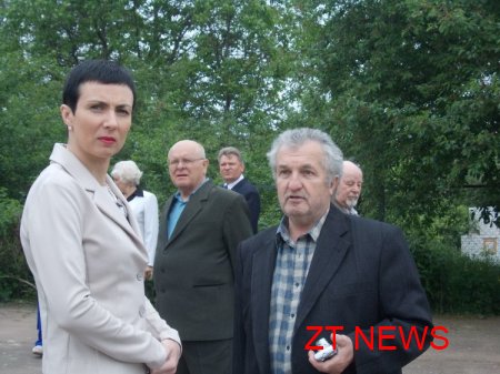 Онук розстріляного діда впродовж довгого часу добивається надання території навколо пам`ятного знаку "жертвам політичних репресій" статусу кладовища