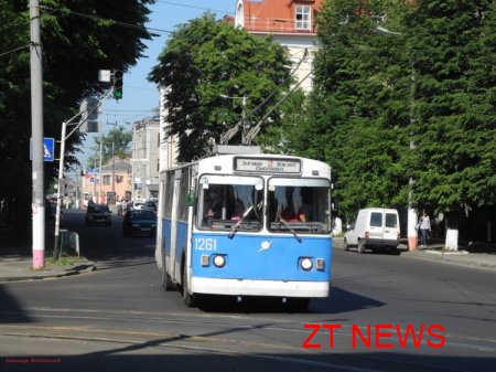 Обрив лінії тролейбусу спричинив ускладнення руху в центрі Житомира