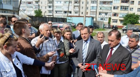 8 червня, керівники області та міста зустрілися з житомирянами-вкладниками у будівництво будинку по вул. Щорса, 155