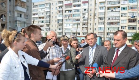 8 червня, керівники області та міста зустрілися з житомирянами-вкладниками у будівництво будинку по вул. Щорса, 155