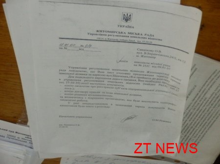 Власник стоянки по вул. Шевченка 18 Санніков вважає, що на території біля ЗАГсу знаходиться законно ВІДЕО