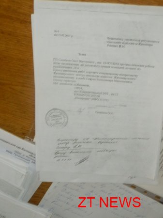 Власник стоянки по вул. Шевченка 18 Санніков вважає, що на території біля ЗАГсу знаходиться законно ВІДЕО