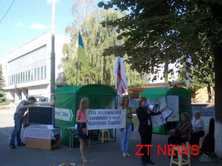 18 травня в Житомирі на захист української мови зібралося близько 50 чоловік ВІДЕО