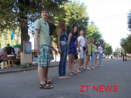 18 травня в Житомирі на захист української мови зібралося близько 50 чоловік ВІДЕО
