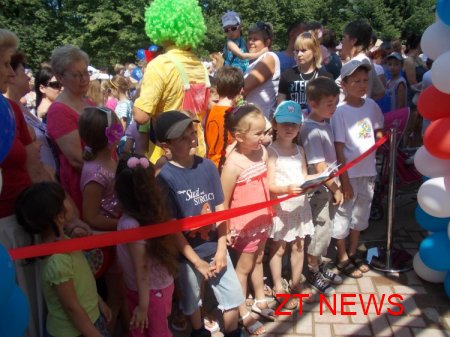 20 травня на вулиці Польовій 5 відкрили новий ігровий майданчик для дітей ВІДЕО