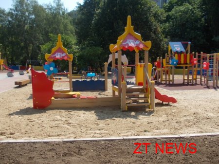 20 травня на вулиці Польовій 5 відкрили новий ігровий майданчик для дітей ВІДЕО