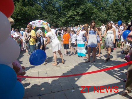 20 травня на вулиці Польовій 5 відкрили новий ігровий майданчик для дітей ВІДЕО