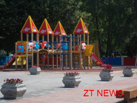 20 травня на вулиці Польовій 5 відкрили новий ігровий майданчик для дітей ВІДЕО