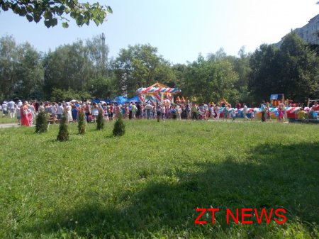 20 травня на вулиці Польовій 5 відкрили новий ігровий майданчик для дітей ВІДЕО