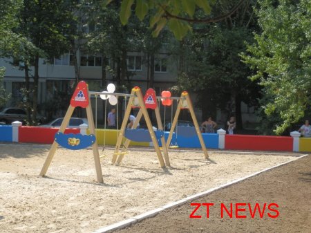 20 травня на вулиці Польовій 5 відкрили новий ігровий майданчик для дітей ВІДЕО