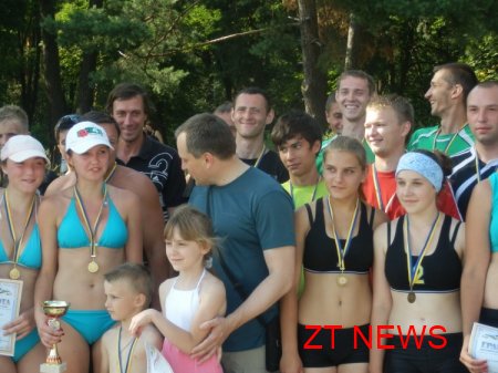 24 травня відбулося підведення підсумків спортивних змагань та вручення нагород переможцям змагань із туризму, пляжного футболу та волейболу ВІДЕО