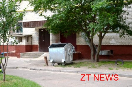 Житомирський міський голова Володимир Дебой знову зустрівся з мешканцями будинку по вул. Київській, 74, щоб перевірити виконану роботу