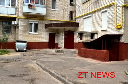 Житомирський міський голова Володимир Дебой знову зустрівся з мешканцями будинку по вул. Київській, 74, щоб перевірити виконану роботу