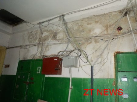 Після кожного дощу мешканці 9-типоверхівки у Житомирі за адресою Максютова 5 ризикують власним життям