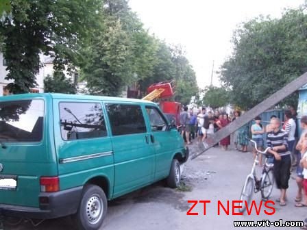П'яний священик, який в центрі Олевська став винуватцем дорожньо-транспортної пригоди, залишив без світла близько сотні житлових будинків П'яний священик, який в центрі Олевська став винуватцем дорожньо-транспортної пригоди, залишив без світла близько сотні житлових будинків