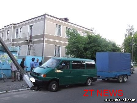 П'яний священик, який в центрі Олевська став винуватцем дорожньо-транспортної пригоди, залишив без світла близько сотні житлових будинків П'яний священик, який в центрі Олевська став винуватцем дорожньо-транспортної пригоди, залишив без світла близько сотні житлових будинків