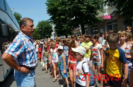 Вихованці "Сонечка" поїхали у Феодосію оздоровлюватися за гроші із міського бюджету