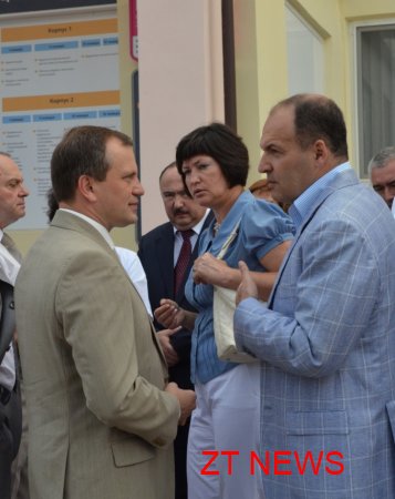 Микола Азаров "відкрив" Житомирський перинатальний центр