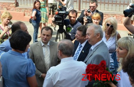 Микола Азаров "відкрив" Житомирський перинатальний центр