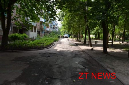 В житомирських дворах почали латати асфальт