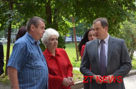Міський голова оглянув ремонтні роботи житлового фонду по вул. Черняховського