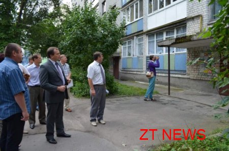 Міський голова оглянув ремонтні роботи житлового фонду по вул. Черняховського