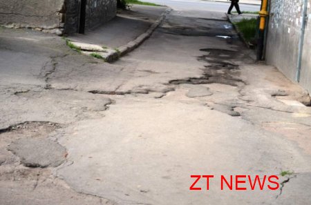Міський голова оглянув ремонтні роботи житлового фонду по вул. Черняховського