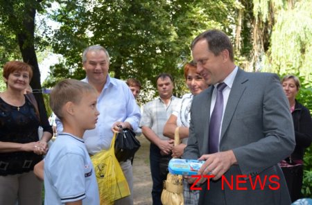 18 липня по вул. Кафедральній, 6 вперше за 50 років встановлено дитячий майданчик